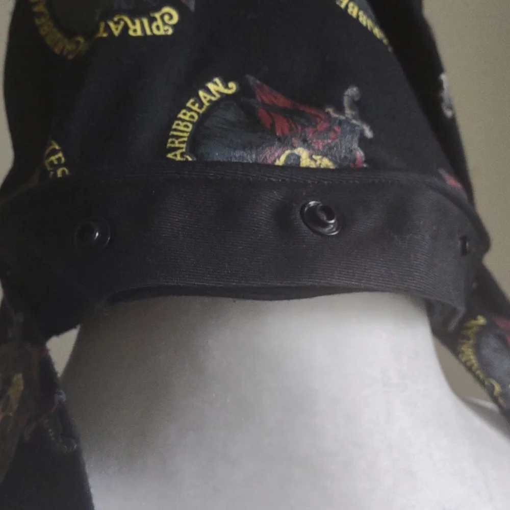 Walt Disney World Pirates of the Caribbean skull cap. Youth size‎